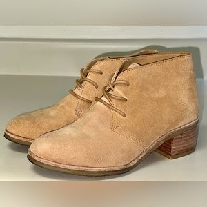 Clarkes Originals Phenia Carnaby Womens Pudge Suede Booties Crepe Sole, Size7.5